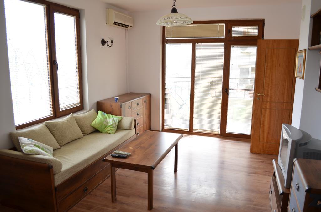 Art Apartments - Pomorie Esterno foto